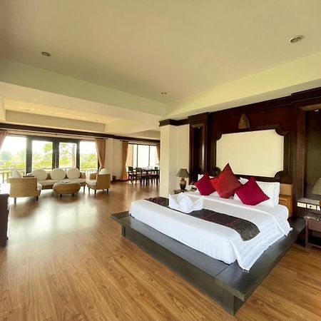 Hotel Gassan Legacy Golf Club à Lamphun Extérieur photo