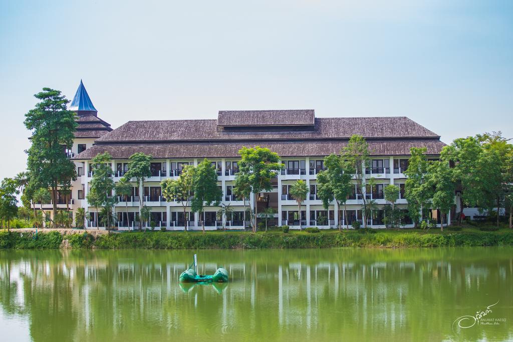 Hotel Gassan Legacy Golf Club à Lamphun Extérieur photo