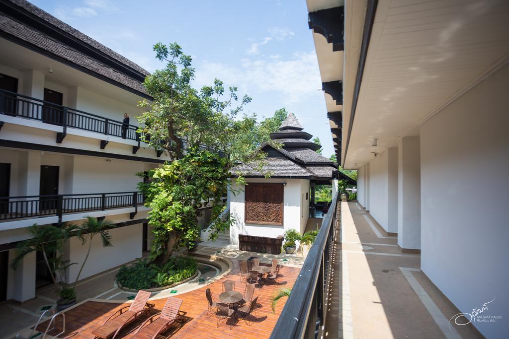 Hotel Gassan Legacy Golf Club à Lamphun Extérieur photo