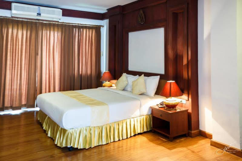 Hotel Gassan Legacy Golf Club à Lamphun Extérieur photo