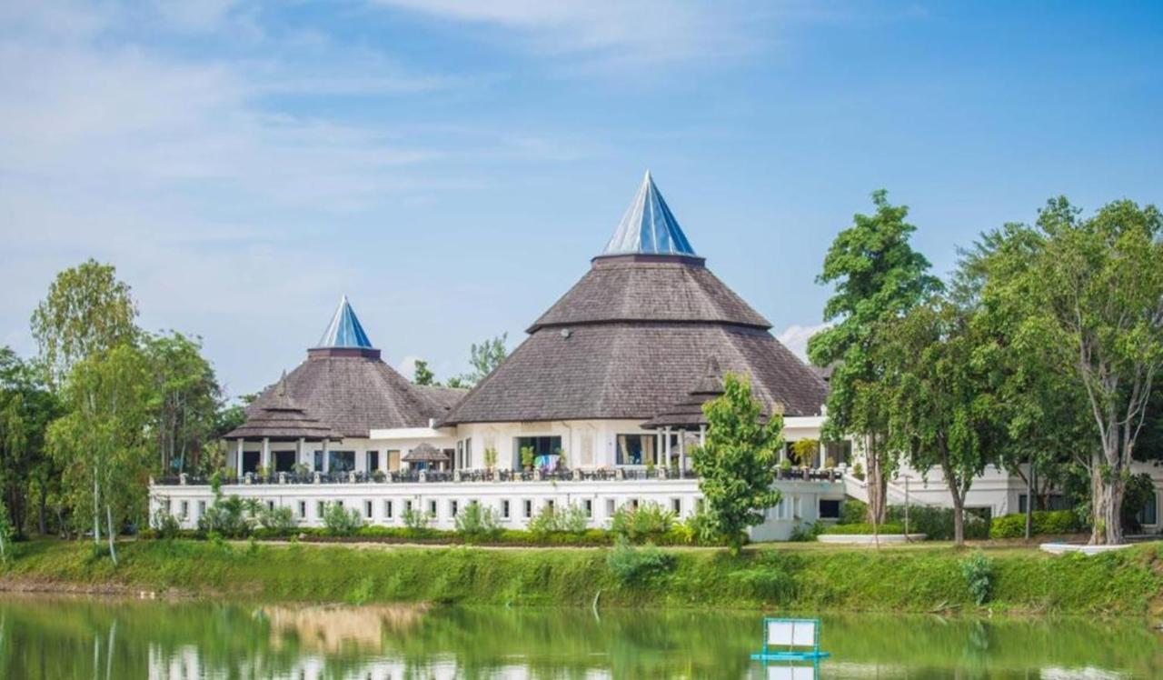 Hotel Gassan Legacy Golf Club à Lamphun Extérieur photo