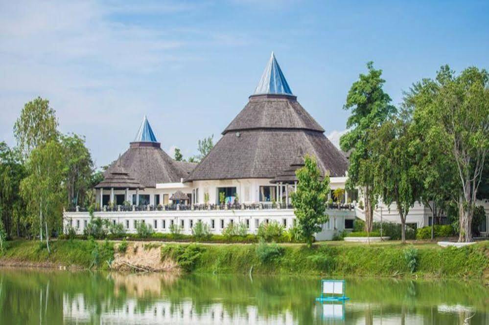 Hotel Gassan Legacy Golf Club à Lamphun Extérieur photo